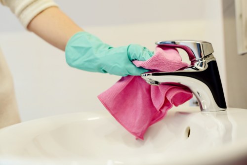 Detailed deep cleaning in a SE19 kitchen and living space