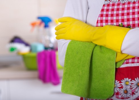 Professional carpet cleaner resolving a customer complaint